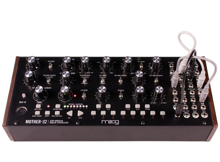 Moog Mother-32 Modular Synthesizer Semimodulær, 32 step seq, 2xFilter, Osc 